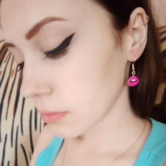 🌺 4 Items $25$🌺 Lip Drop Earrings-NWT-Pink/Gold - Picture 4 of 6